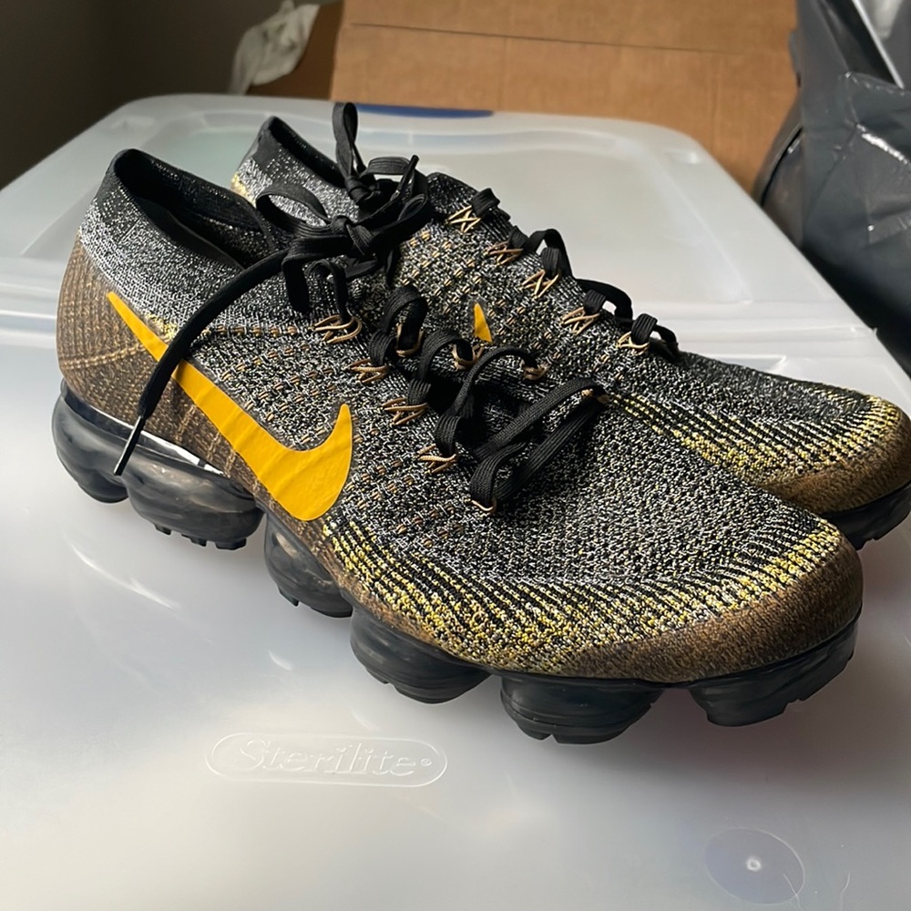 Nike Mens black and yellow Vapor Max size 12